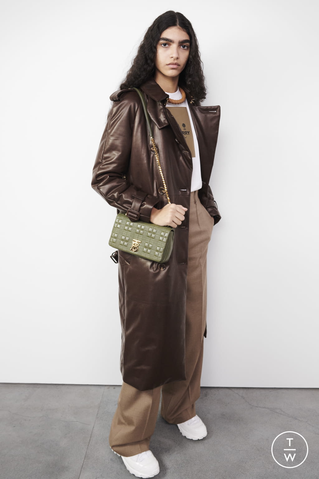 Fashion Week London Pre-Fall 2022 look 3 from the Burberry collection womenswear