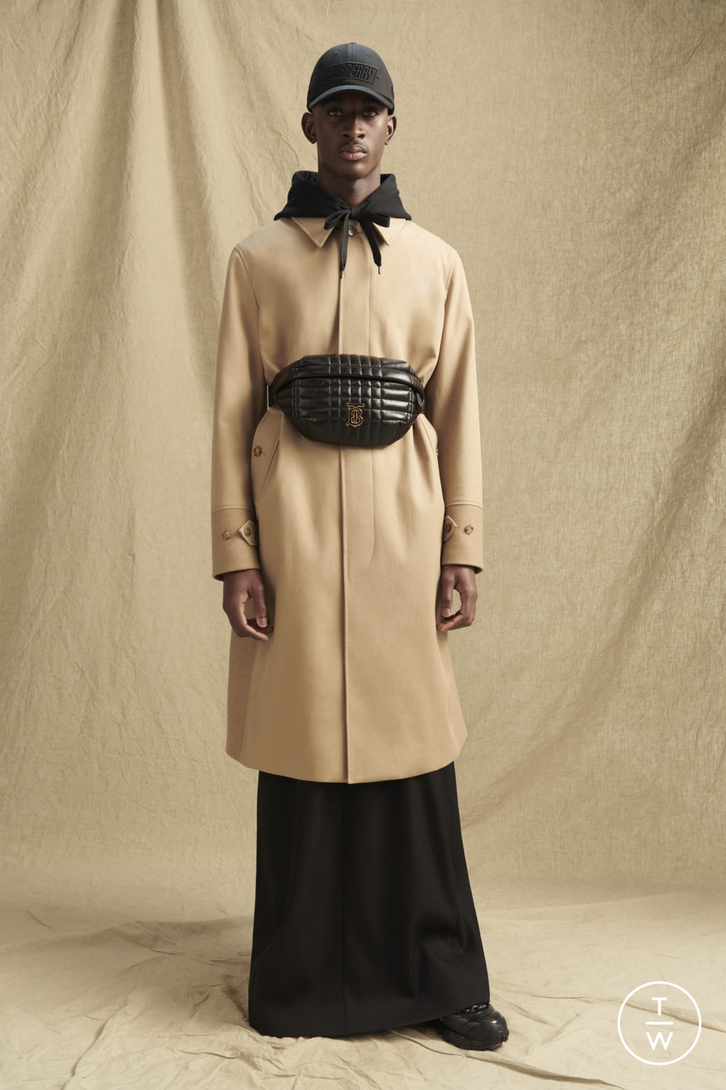 Fashion Week London Pre-Fall 2022 look 40 from the Burberry collection 女装
