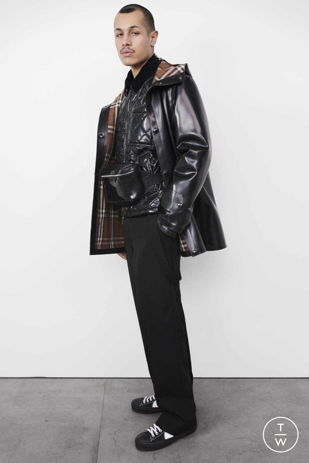 Fashion Week London Pre-Fall 2022 look 43 from the Burberry collection 女装