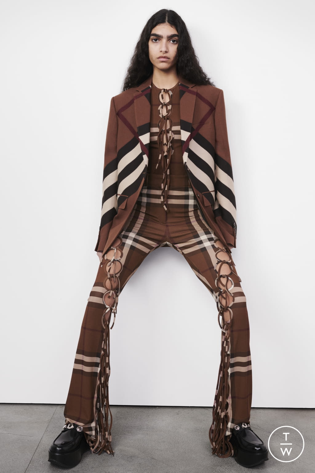 Fashion Week London Pre-Fall 2022 look 48 from the Burberry collection 女装