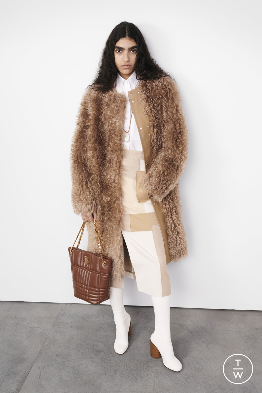 Fashion Week London Pre-Fall 2022 look 4 from the Burberry collection 女装