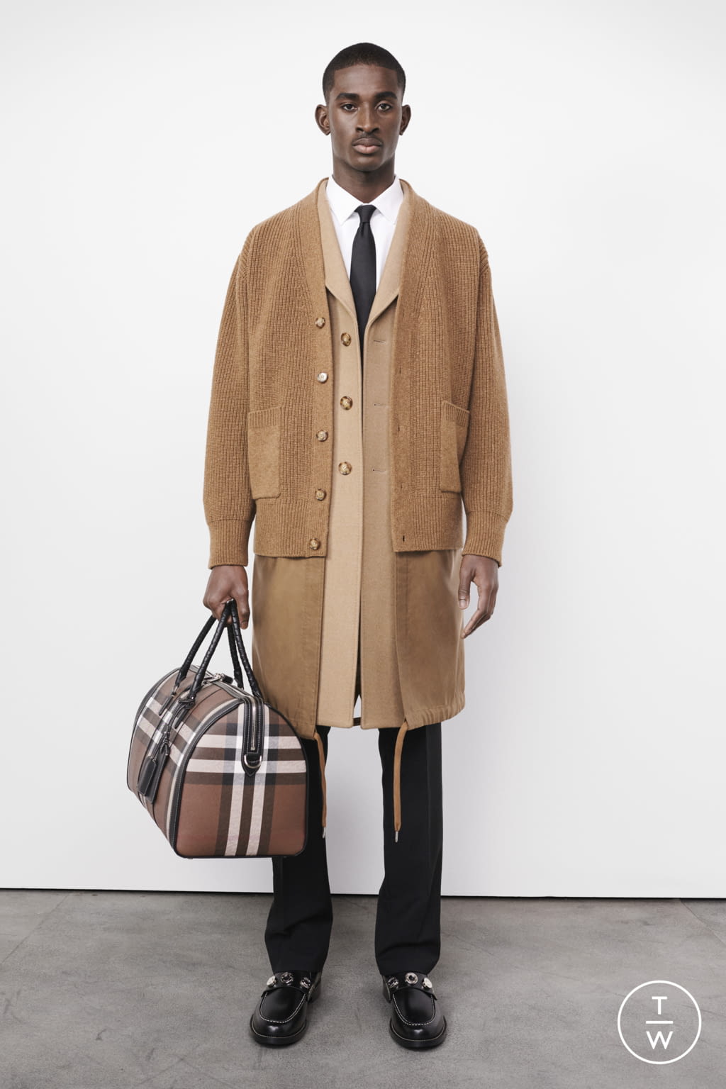 Fashion Week London Pre-Fall 2022 look 8 from the Burberry collection womenswear