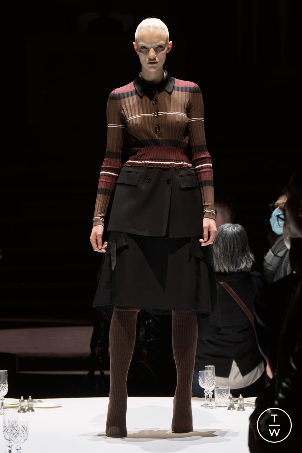 Fashion Week London Fall/Winter 2022 look 16 from the Burberry collection 女装