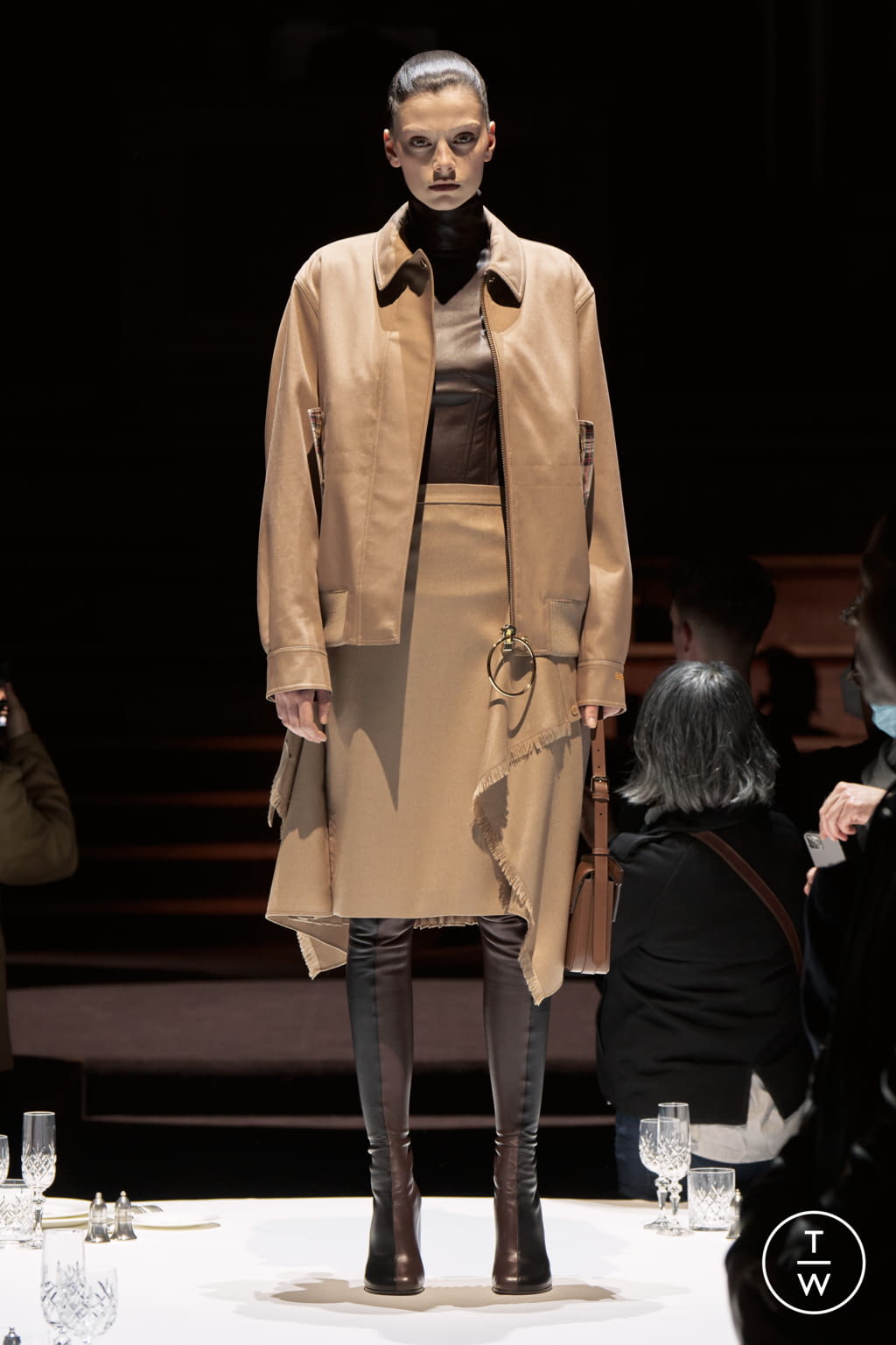 Fashion Week London Fall/Winter 2022 look 28 from the Burberry collection womenswear
