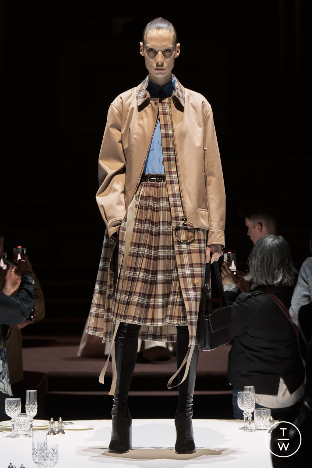 Fashion Week London Fall/Winter 2022 look 29 from the Burberry collection womenswear
