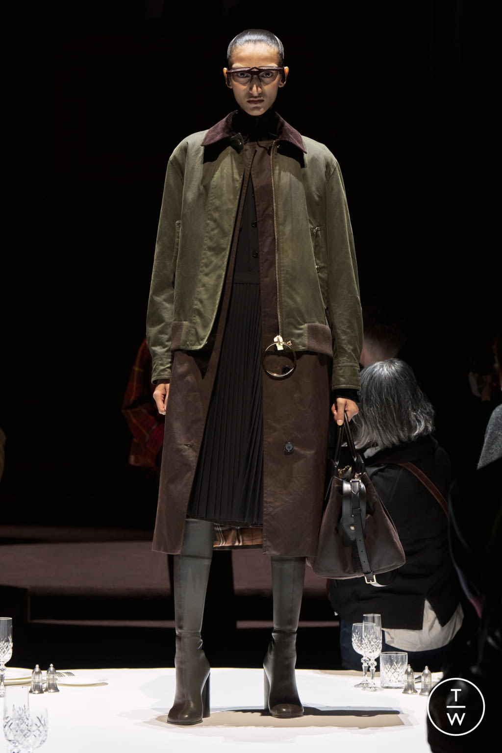 Fashion Week London Fall/Winter 2022 look 35 from the Burberry collection womenswear