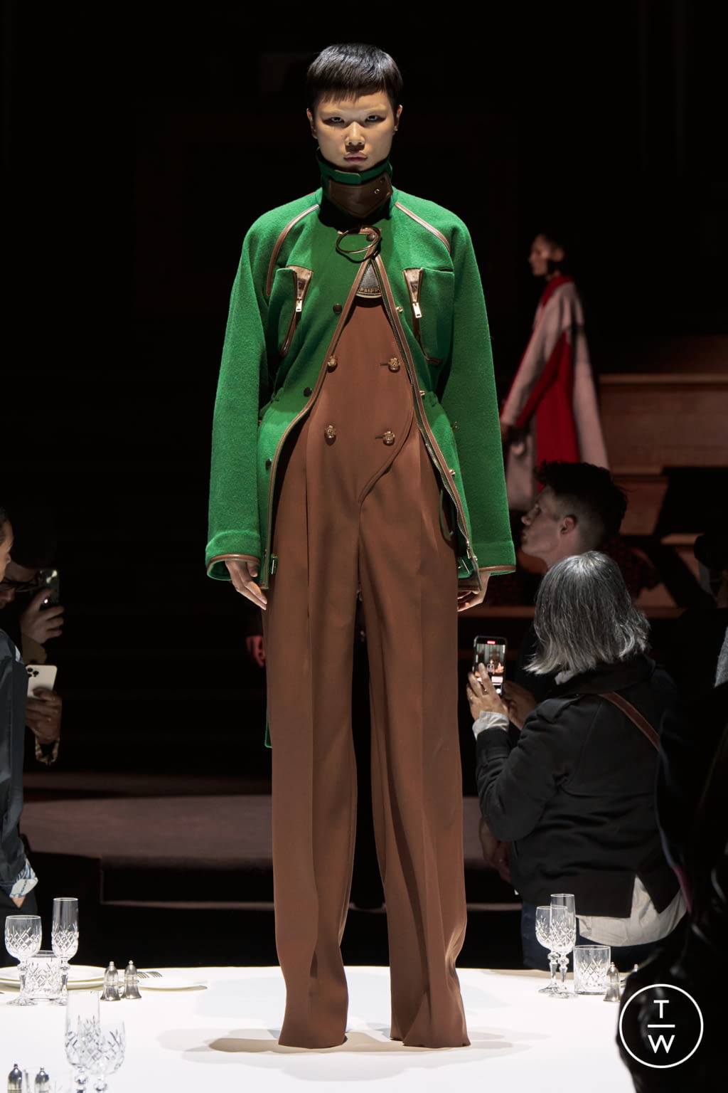 Fashion Week London Fall/Winter 2022 look 38 from the Burberry collection 女装