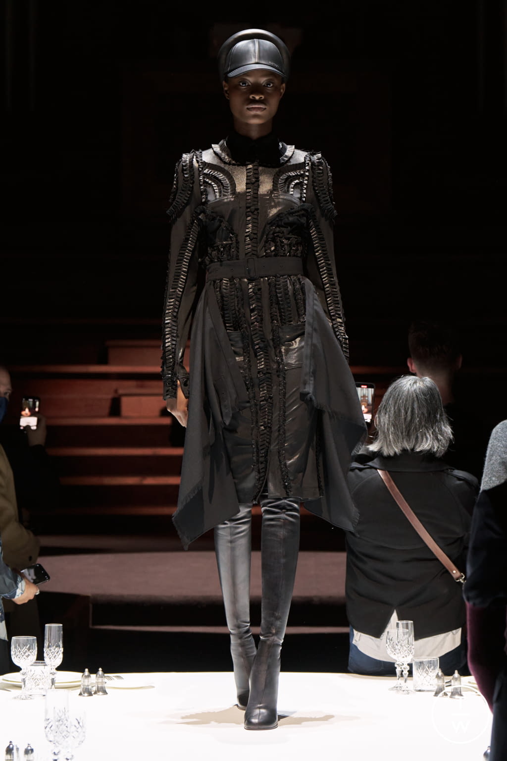 Fashion Week London Fall/Winter 2022 look 3 from the Burberry collection womenswear