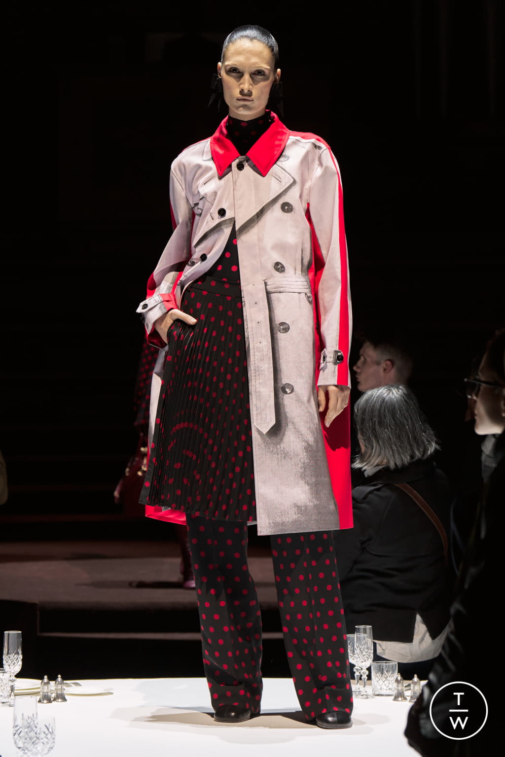 Fashion Week London Fall/Winter 2022 look 40 from the Burberry collection 女装