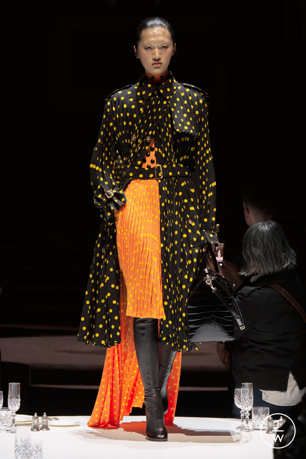 Fashion Week London Fall/Winter 2022 look 43 from the Burberry collection womenswear