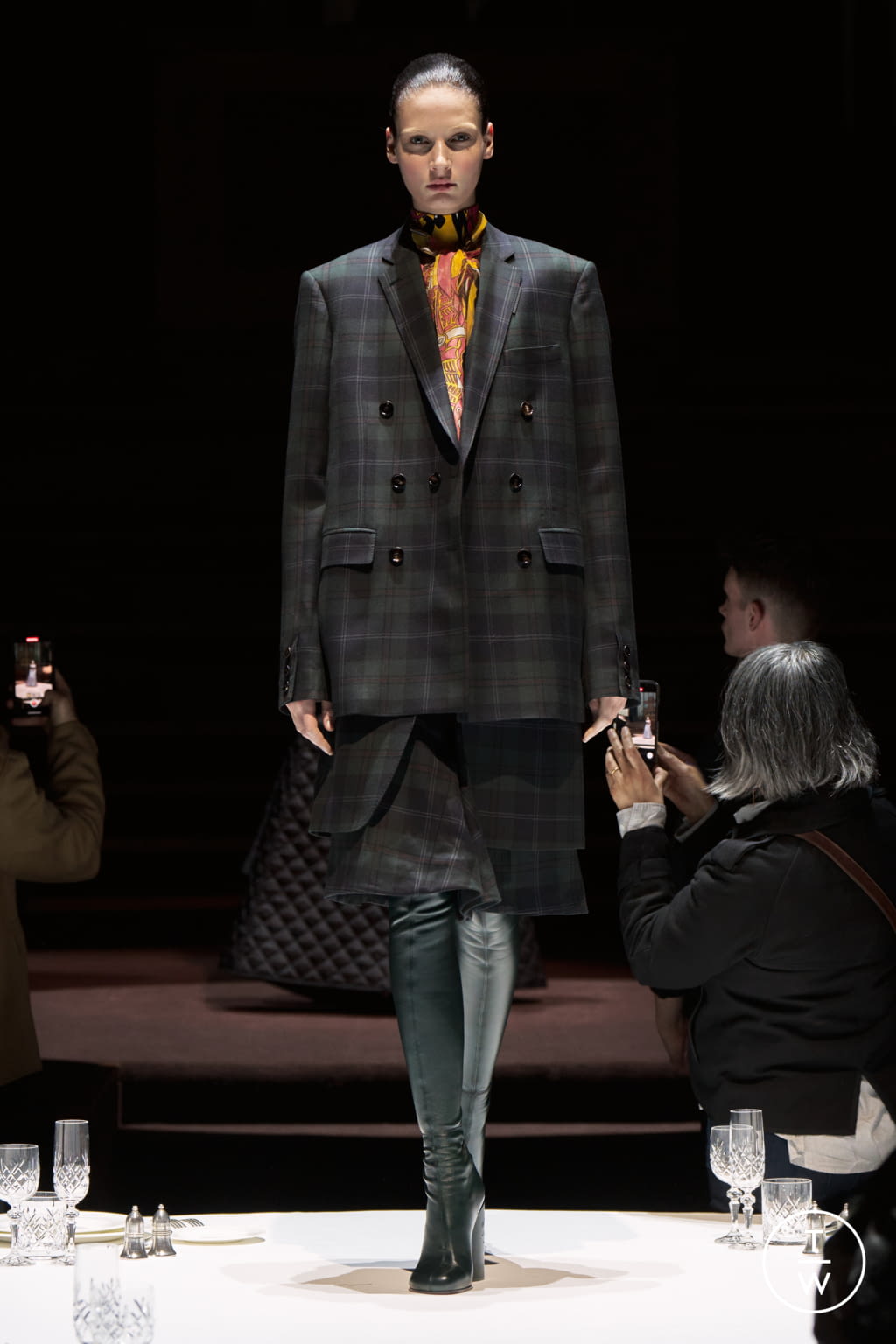 Fashion Week London Fall/Winter 2022 look 48 from the Burberry collection womenswear