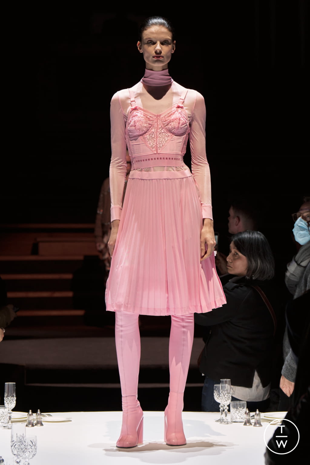 Fashion Week London Fall/Winter 2022 look 8 de la collection Burberry womenswear