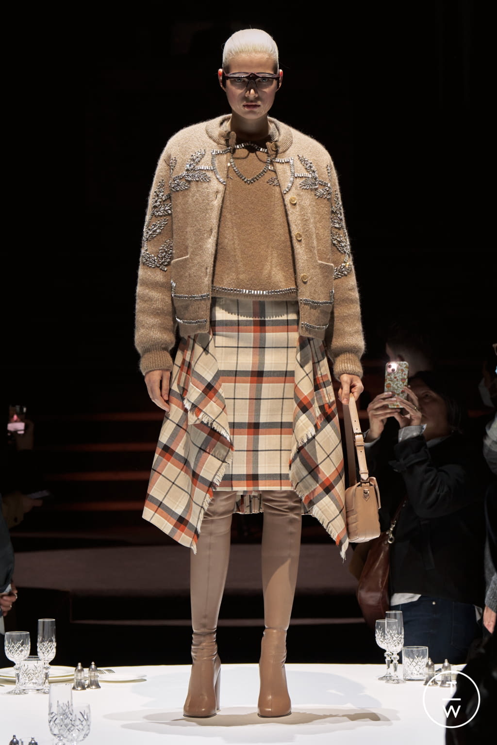 Fashion Week London Fall/Winter 2022 look 9 from the Burberry collection 女装