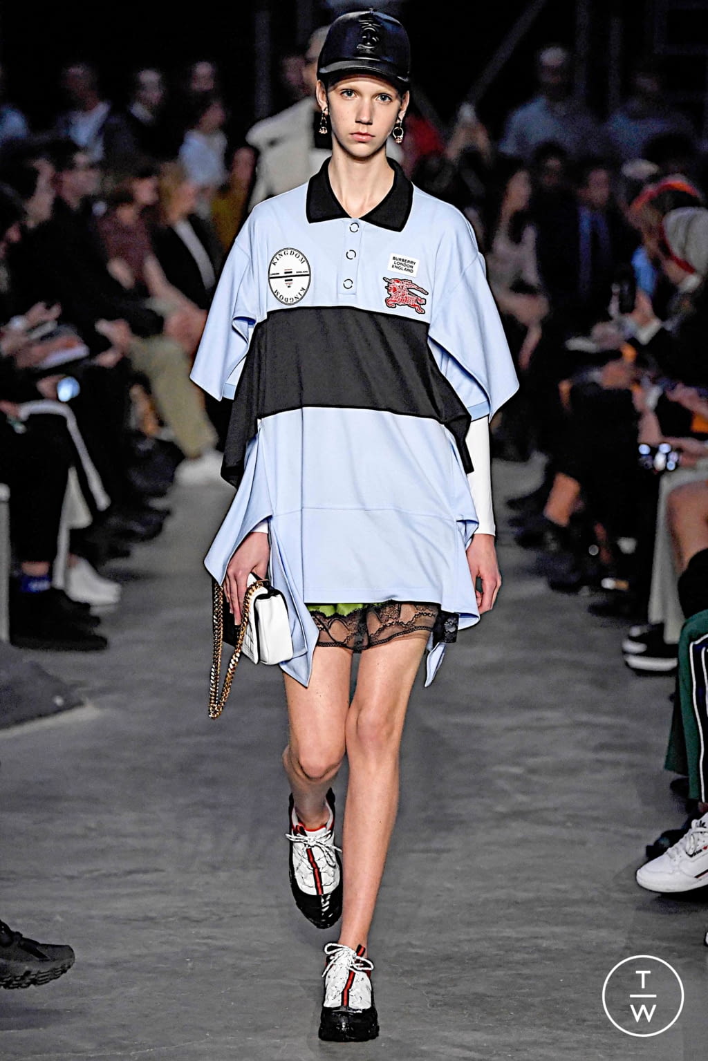 Fashion Week London Fall/Winter 2019 look 4 from the Burberry collection womenswear
