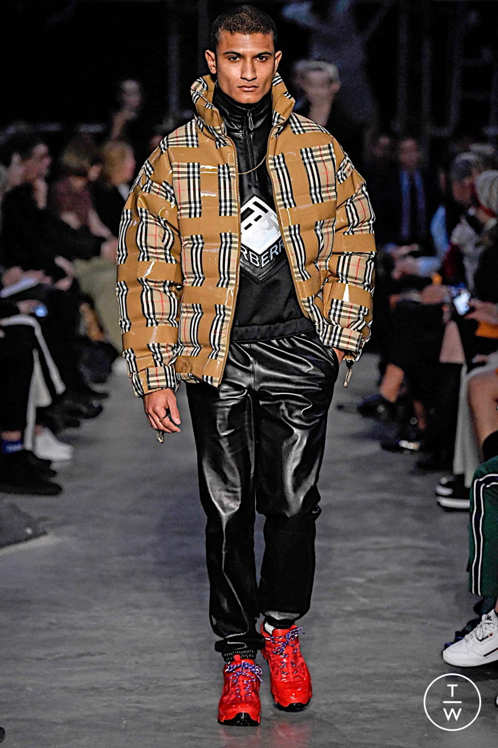Fashion Week London Fall/Winter 2019 look 34 from the Burberry collection menswear
