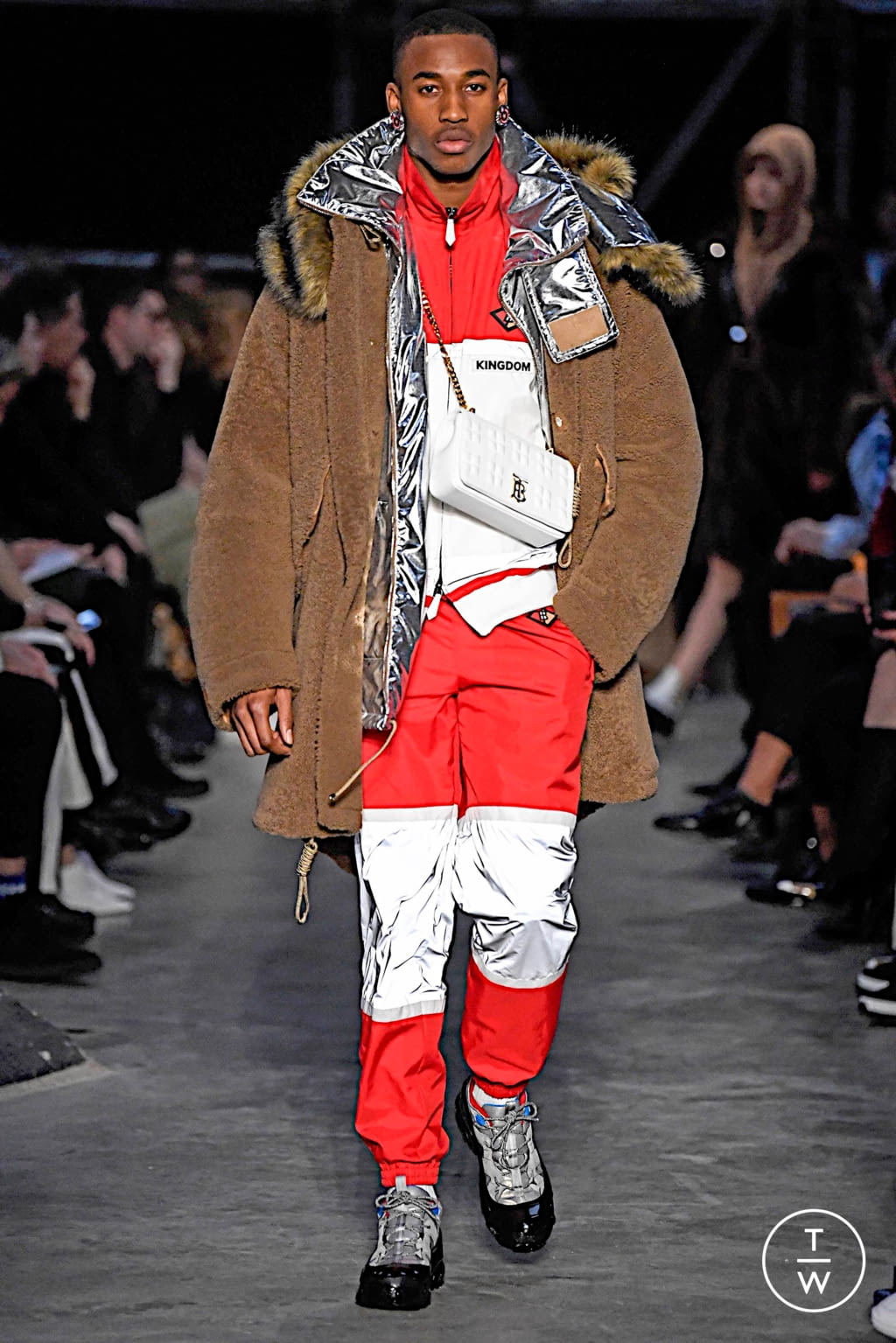 Fashion Week London Fall/Winter 2019 look 49 from the Burberry collection 男装