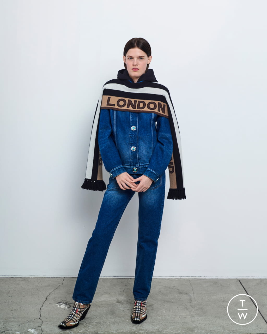 Fashion Week London Resort 2020 look 23 from the Burberry collection 女装