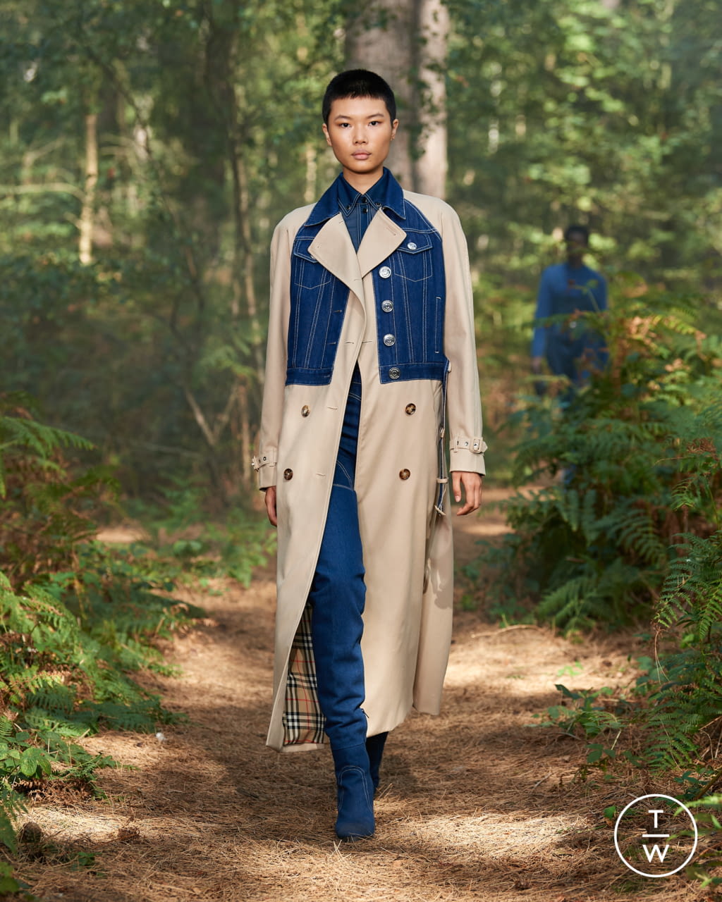 Fashion Week London Spring/Summer 2021 look 1 from the Burberry collection womenswear