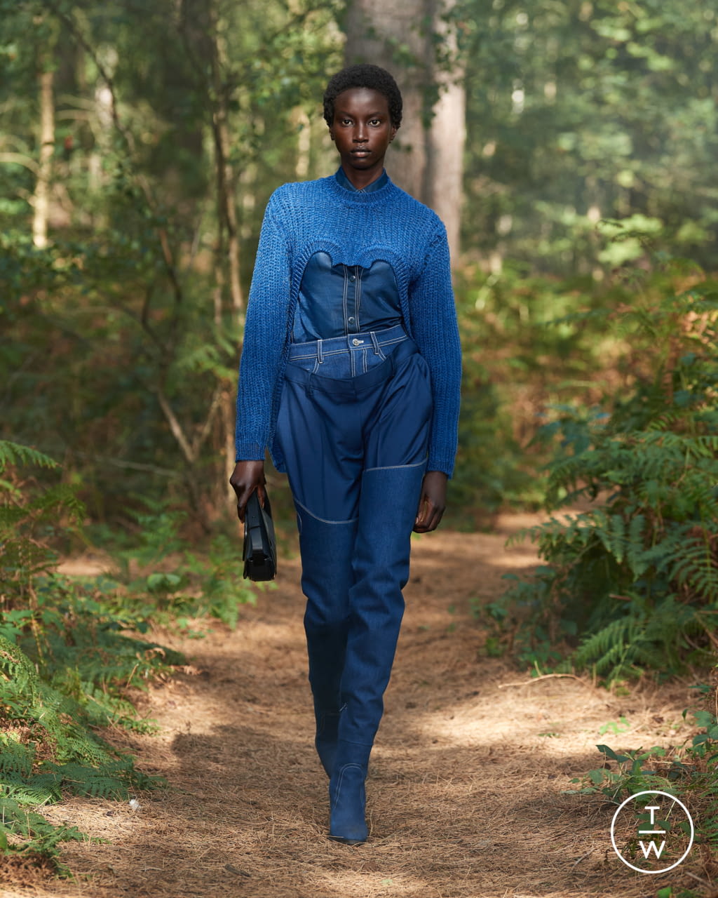 Fashion Week London Spring/Summer 2021 look 2 from the Burberry collection womenswear