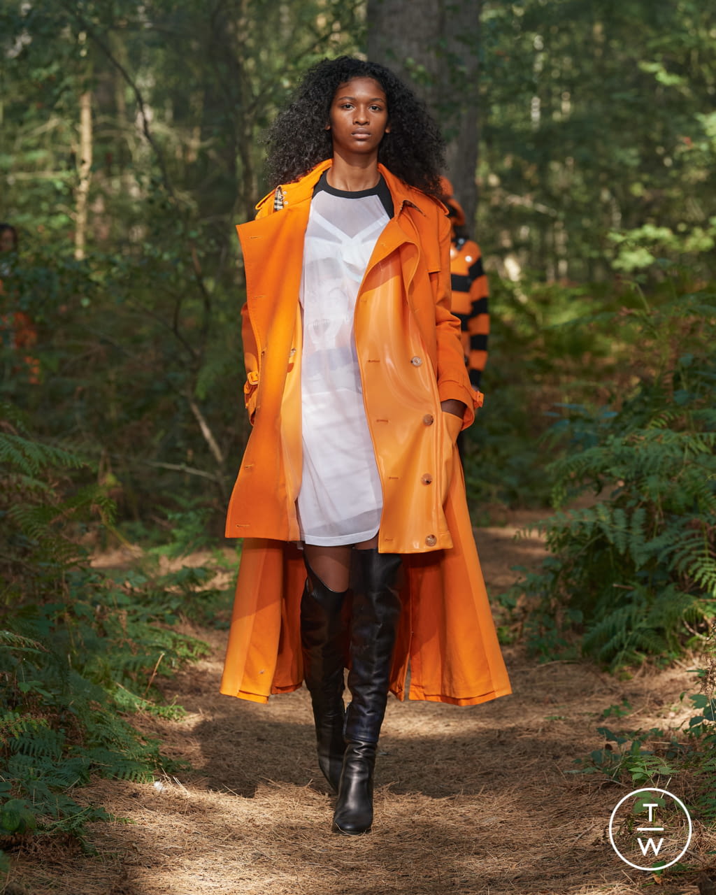 Fashion Week London Spring/Summer 2021 look 21 from the Burberry collection womenswear