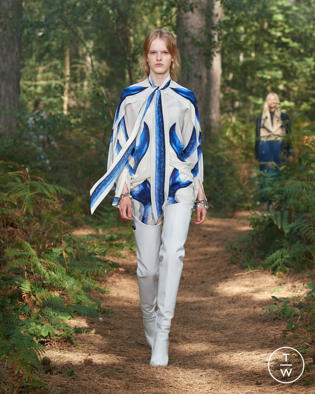 Fashion Week London Spring/Summer 2021 look 4 from the Burberry collection womenswear