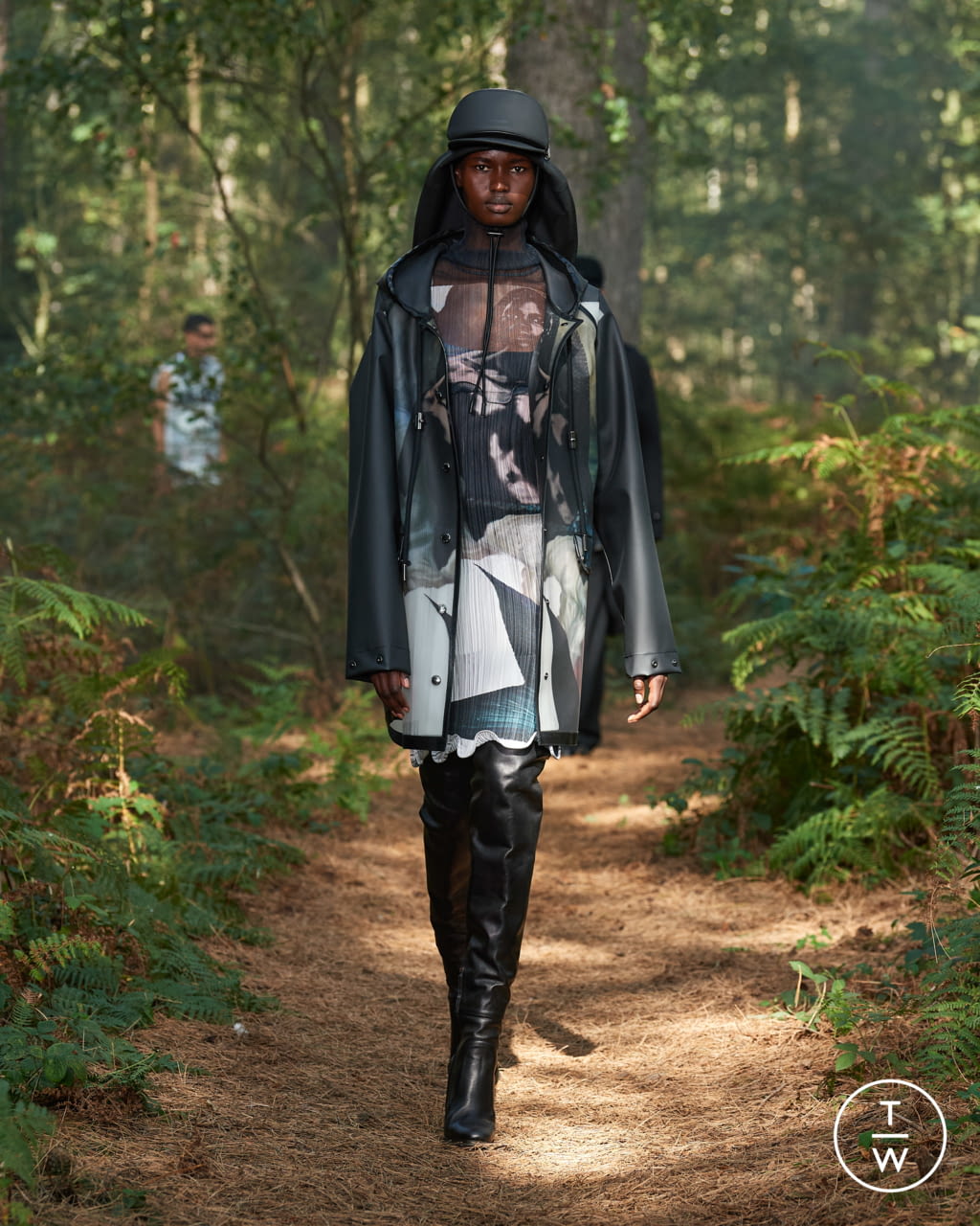 Fashion Week London Spring/Summer 2021 look 42 from the Burberry collection 女装