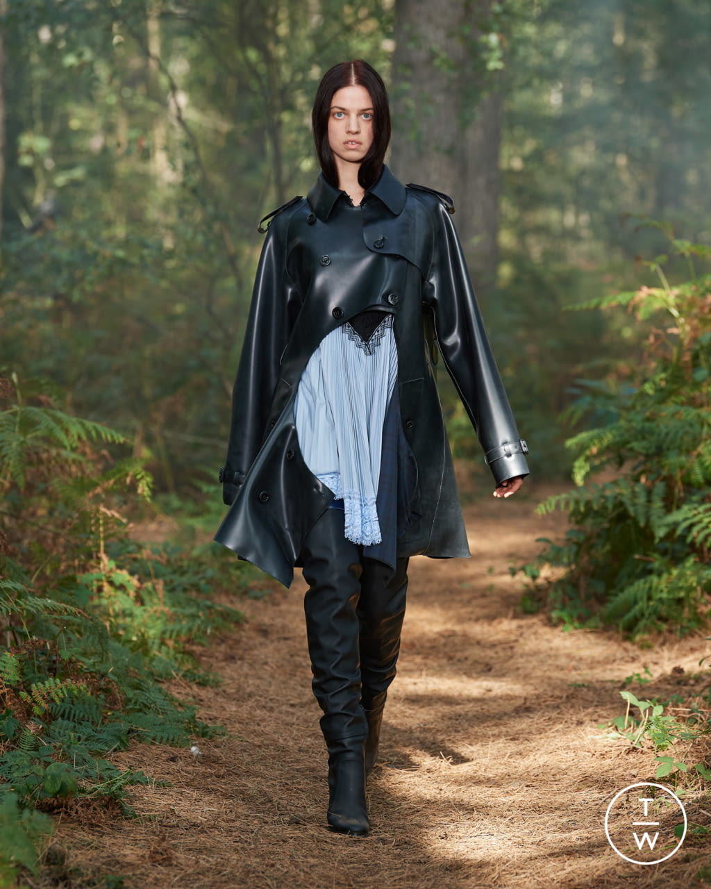 Fashion Week London Spring/Summer 2021 look 47 from the Burberry collection womenswear