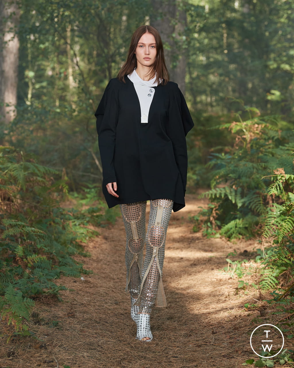 Fashion Week London Spring/Summer 2021 look 55 from the Burberry collection womenswear