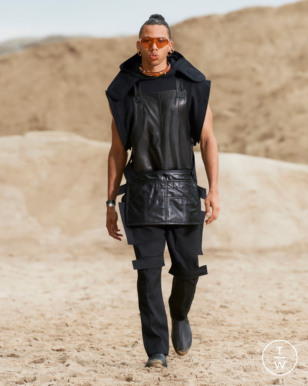 Fashion Week London Spring/Summer 2022 look 15 from the Burberry collection 男装