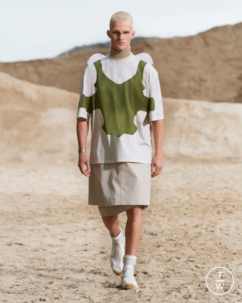 Fashion Week London Spring/Summer 2022 look 24 de la collection Burberry menswear