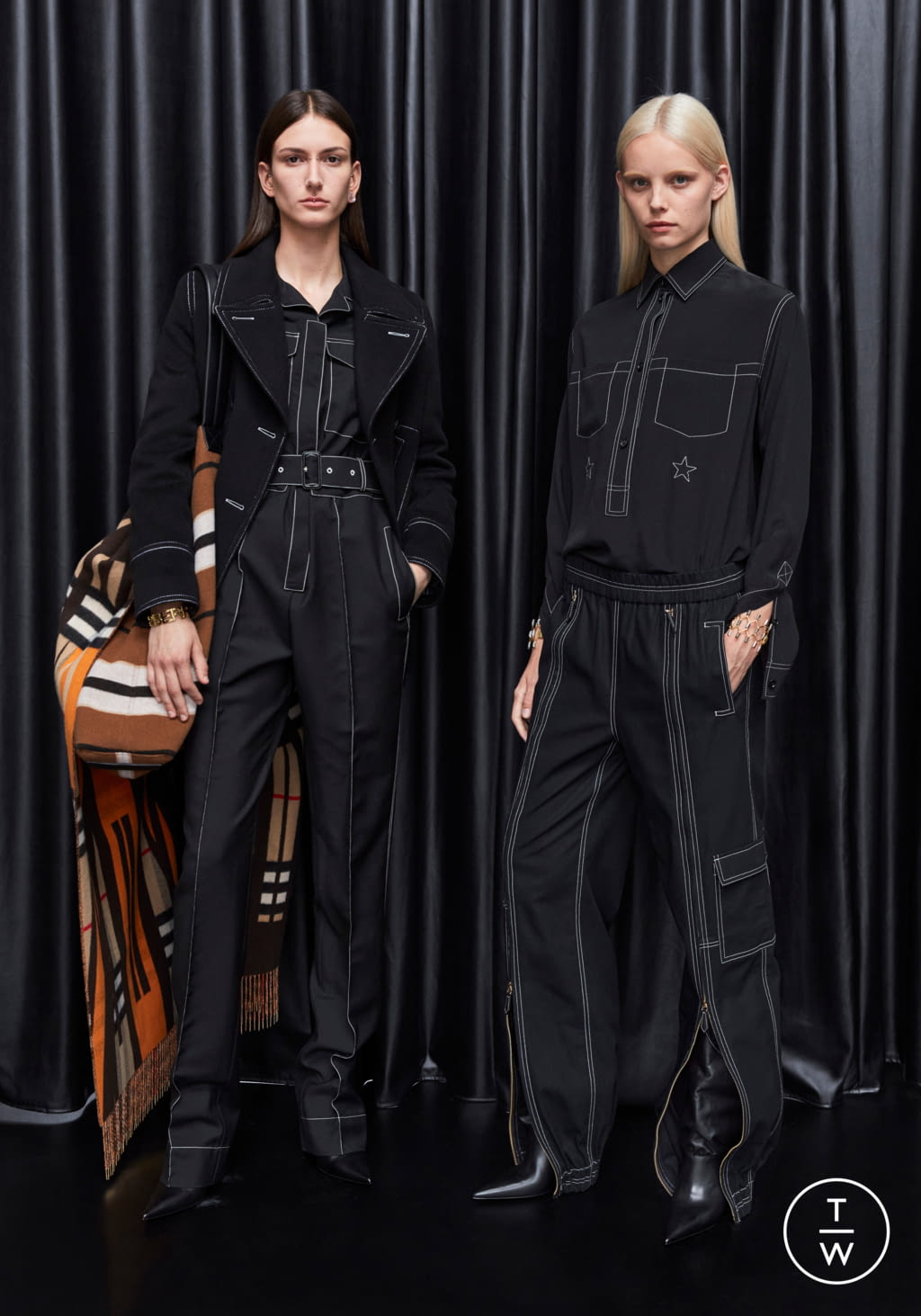 Fashion Week London Resort 2022 look 15 from the Burberry collection 女装