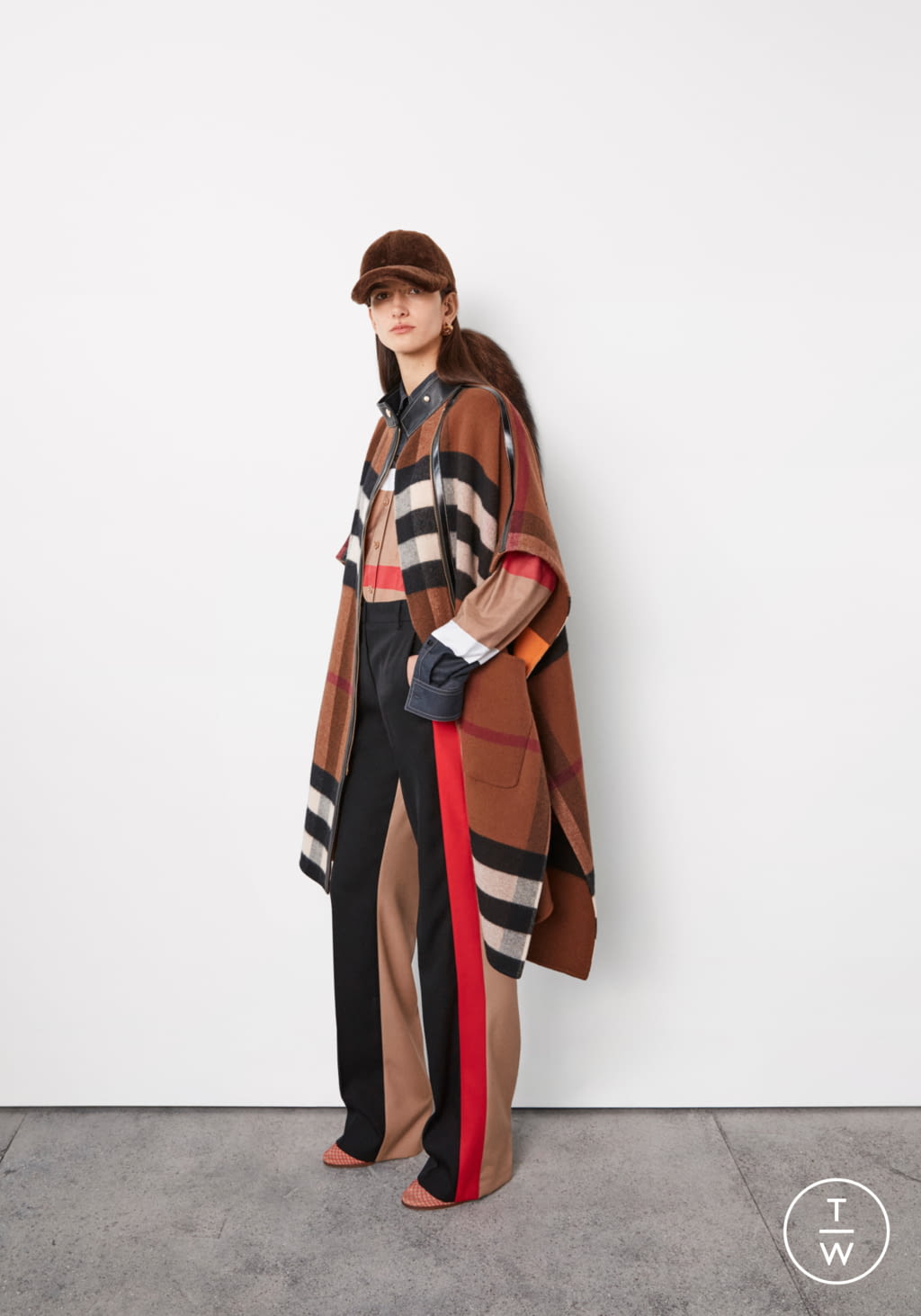Fashion Week London Resort 2022 look 24 from the Burberry collection 女装