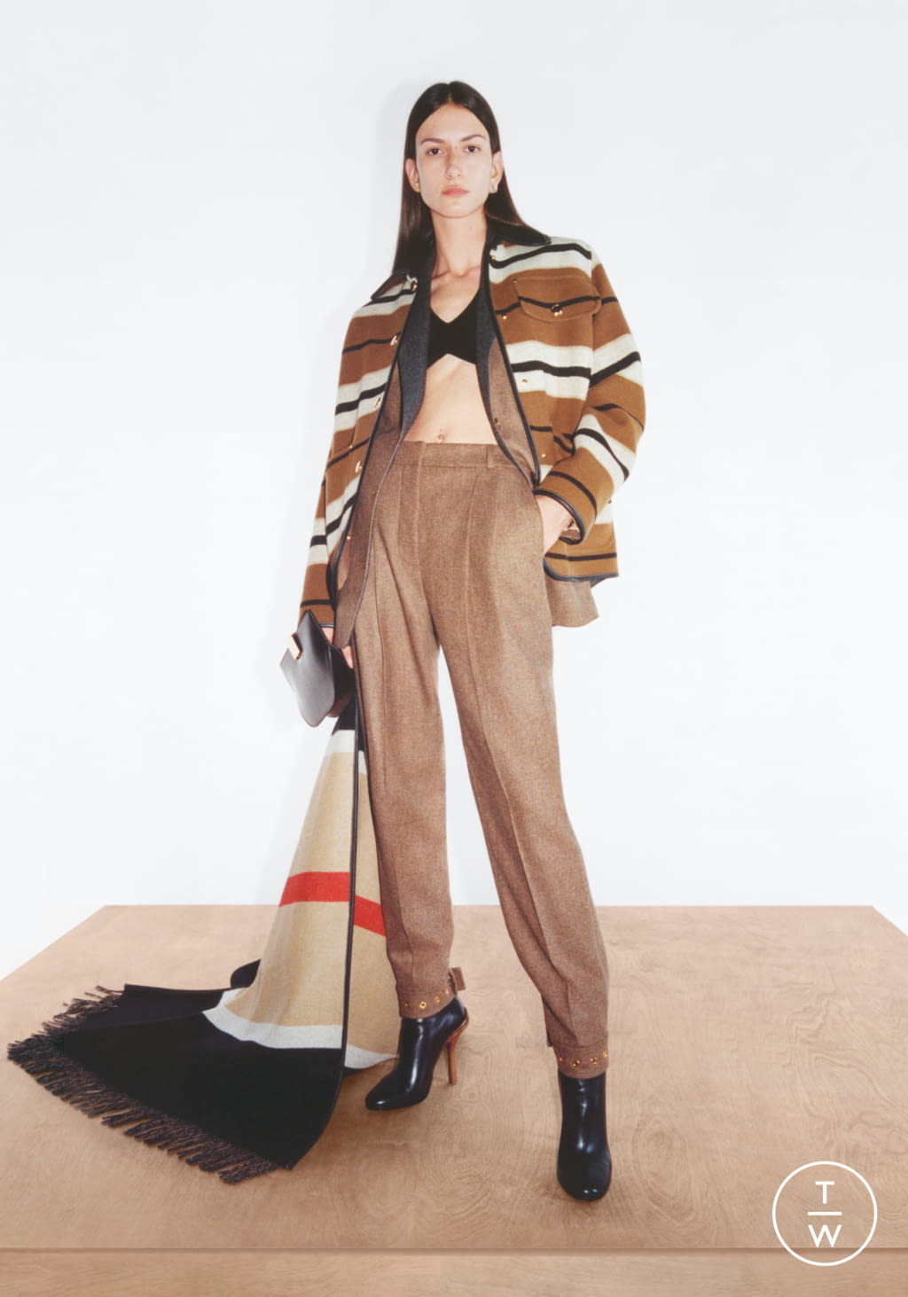 Fashion Week London Resort 2022 look 34 from the Burberry collection 女装