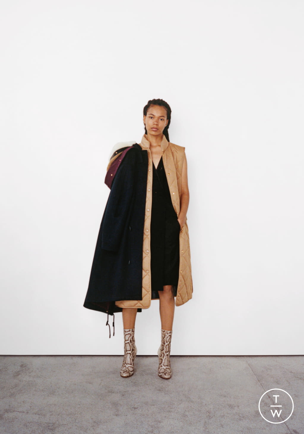 Fashion Week London Resort 2022 look 35 from the Burberry collection 女装