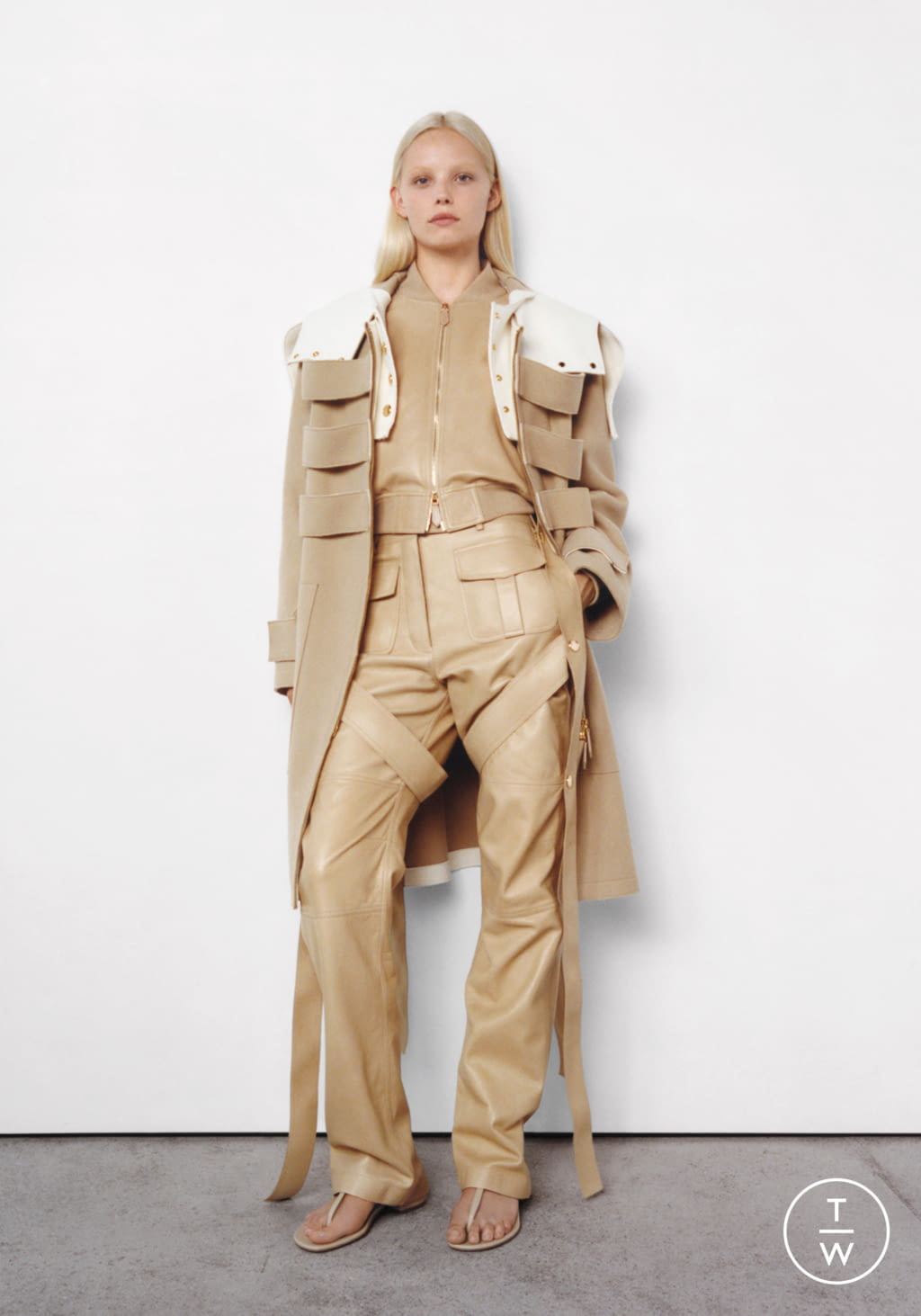 Fashion Week London Resort 2022 look 38 from the Burberry collection womenswear