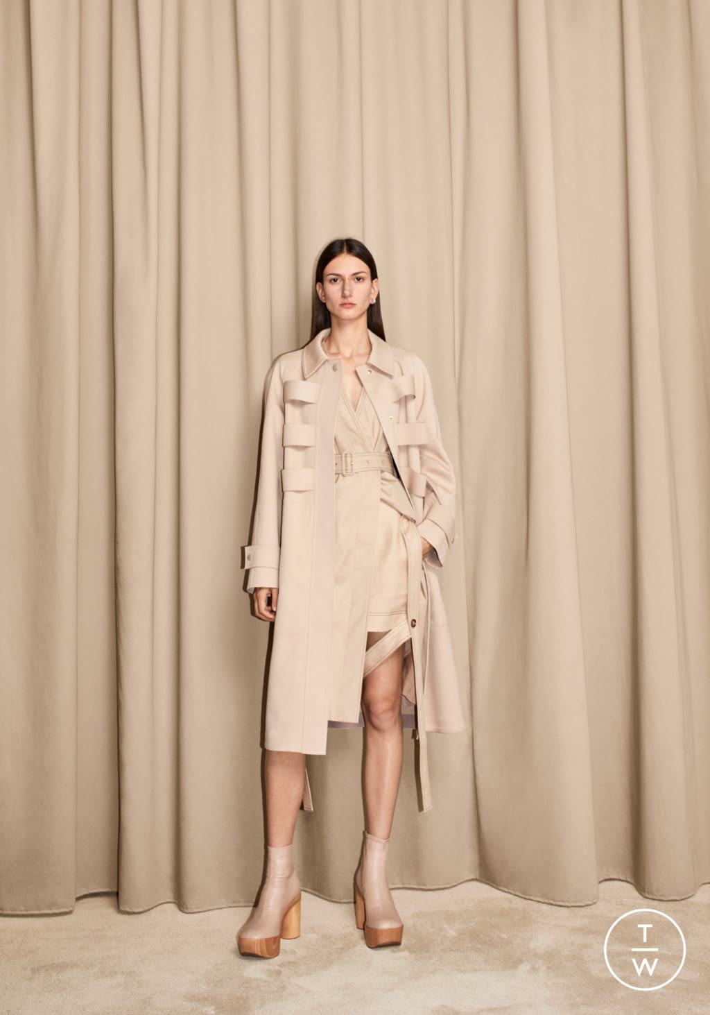 Fashion Week London Resort 2022 look 41 from the Burberry collection 女装