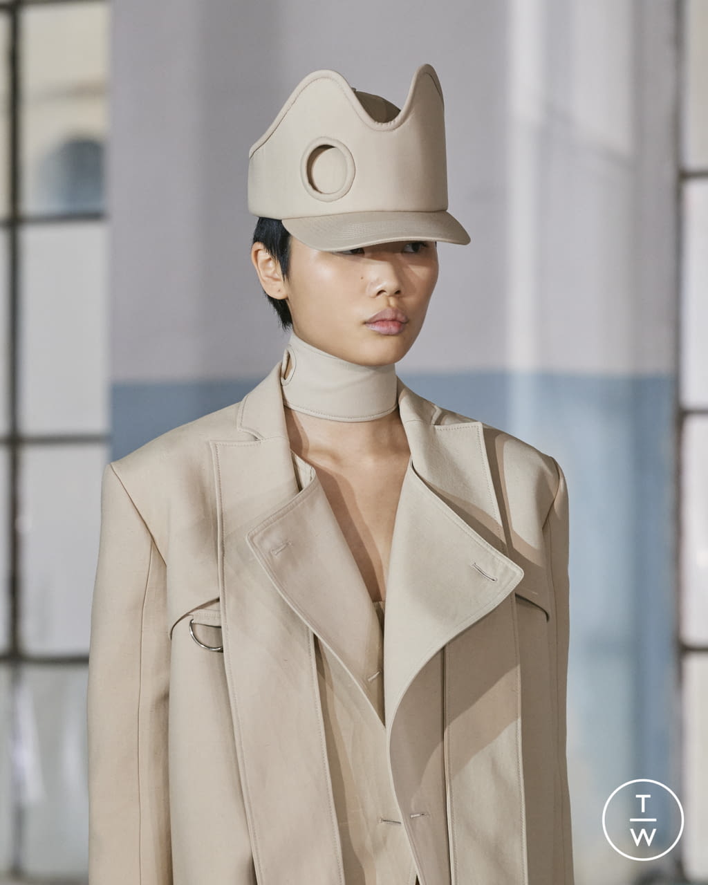 Fashion Week London Spring/Summer 2022 look 3 from the Burberry collection womenswear accessories