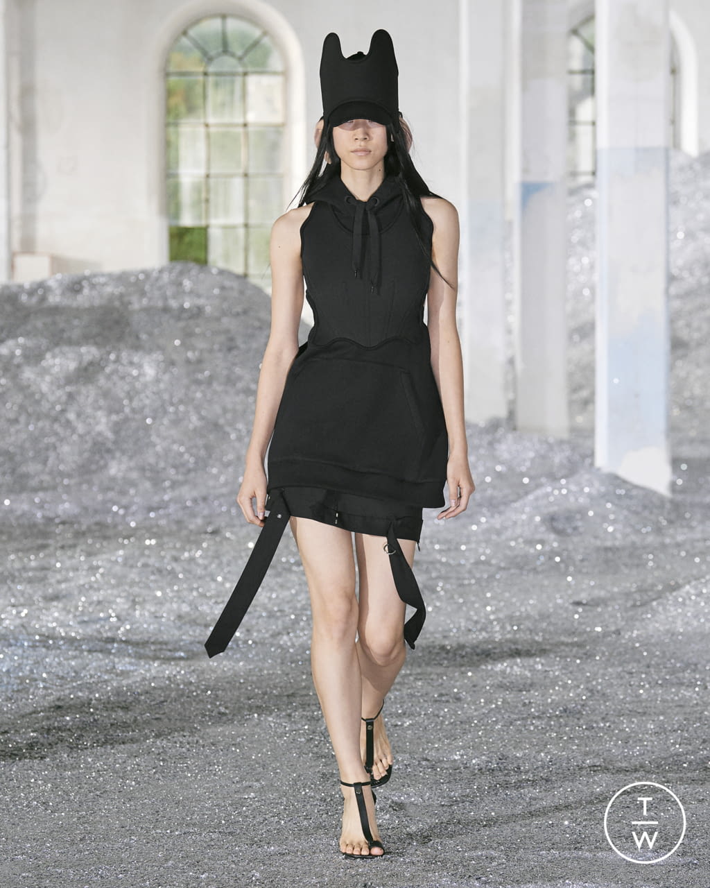 Fashion Week London Spring/Summer 2022 look 31 de la collection Burberry womenswear