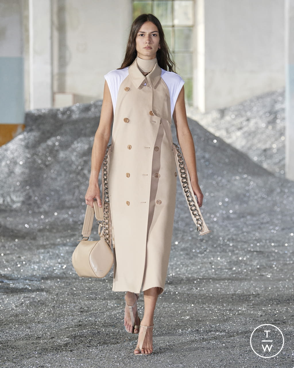Fashion Week London Spring/Summer 2022 look 3 from the Burberry collection womenswear