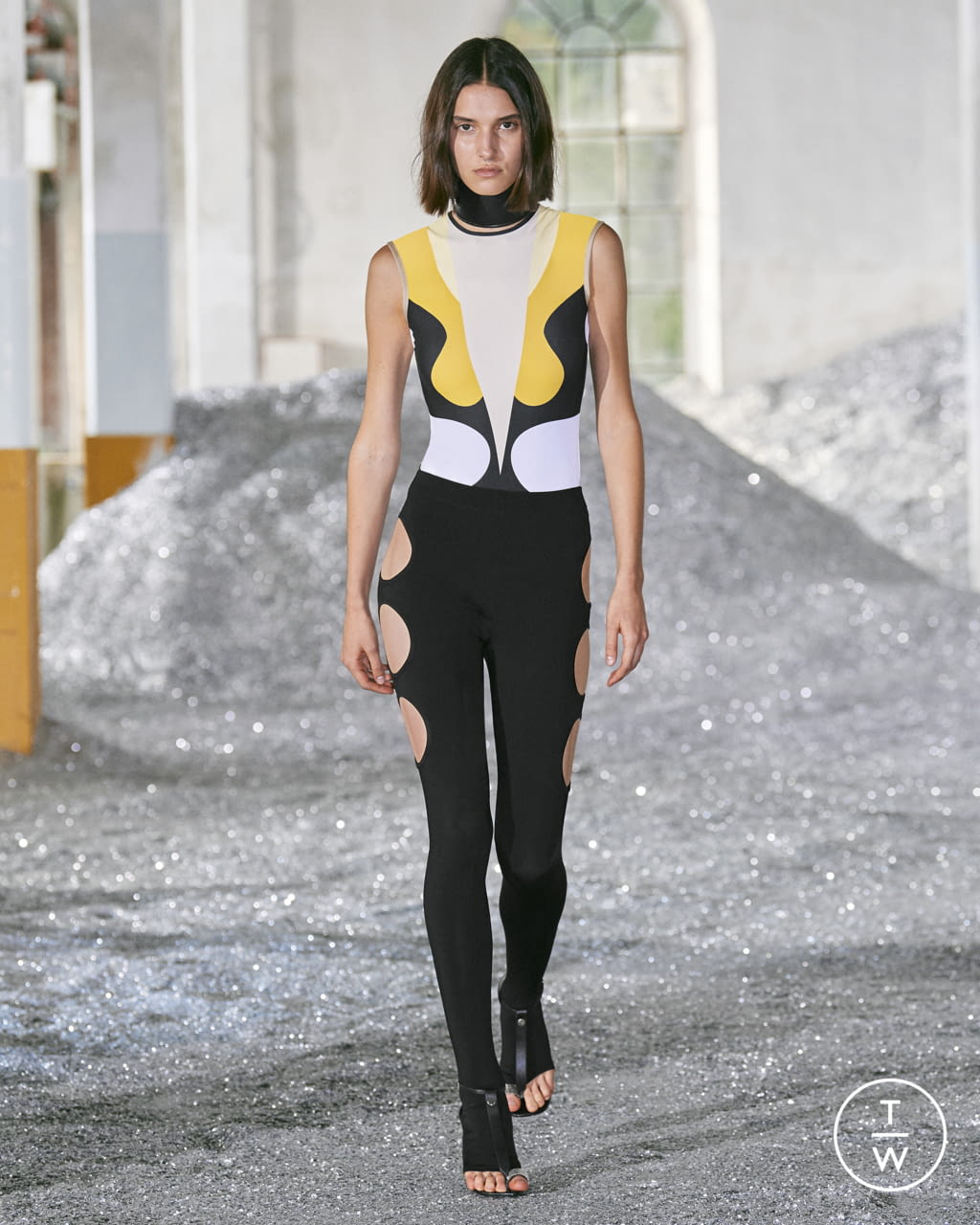 Fashion Week London Spring/Summer 2022 look 47 de la collection Burberry womenswear