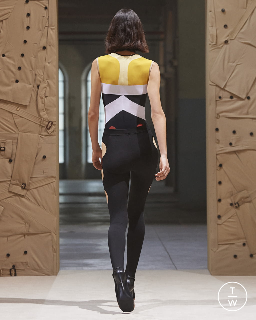 Fashion Week London Spring/Summer 2022 look 48 de la collection Burberry womenswear