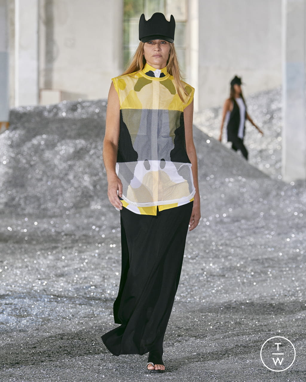 Fashion Week London Spring/Summer 2022 look 73 de la collection Burberry womenswear