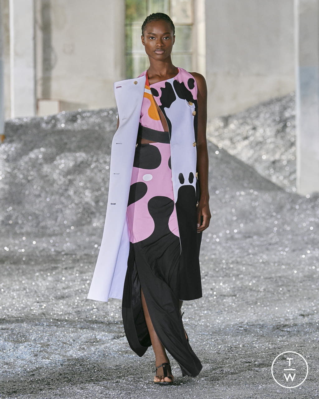 Fashion Week London Spring/Summer 2022 look 101 de la collection Burberry womenswear