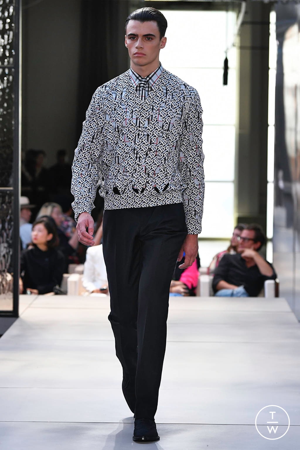 Fashion Week London Spring/Summer 2019 look 65 from the Burberry collection 男装