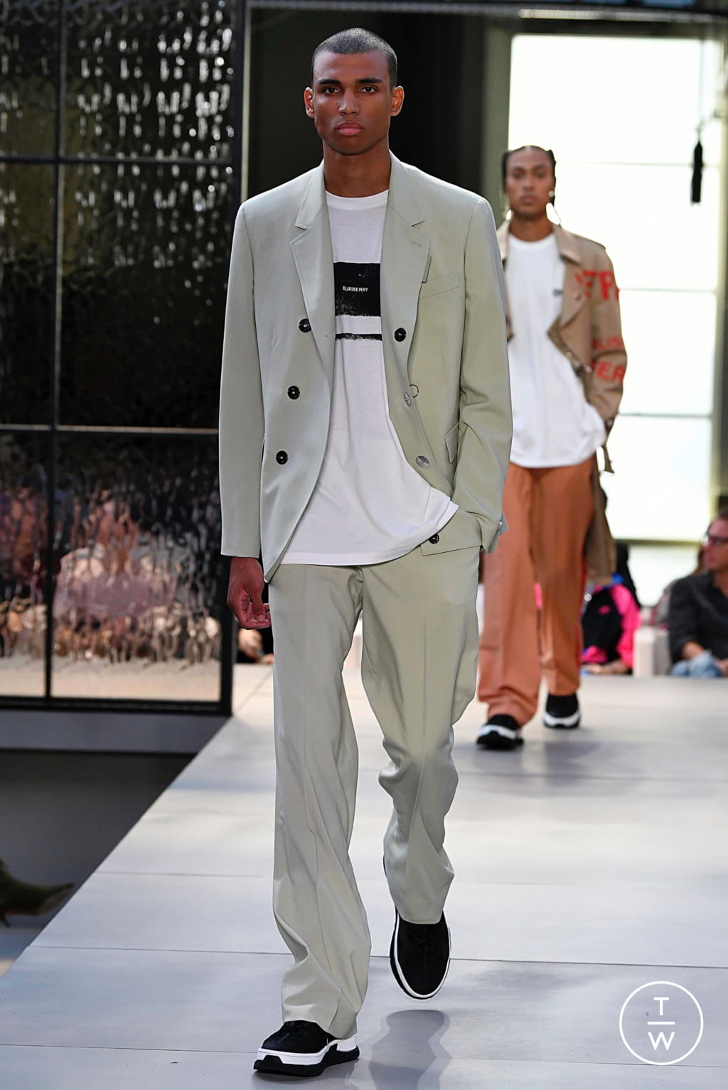 Fashion Week London Spring/Summer 2019 look 100 from the Burberry collection 男装