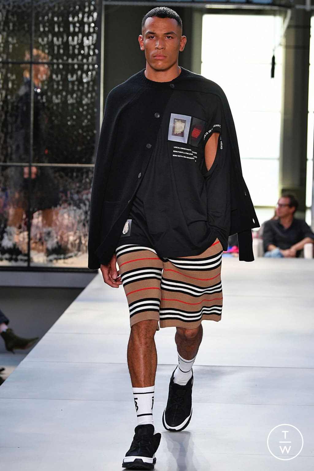 Fashion Week London Spring/Summer 2019 look 106 from the Burberry collection 男装