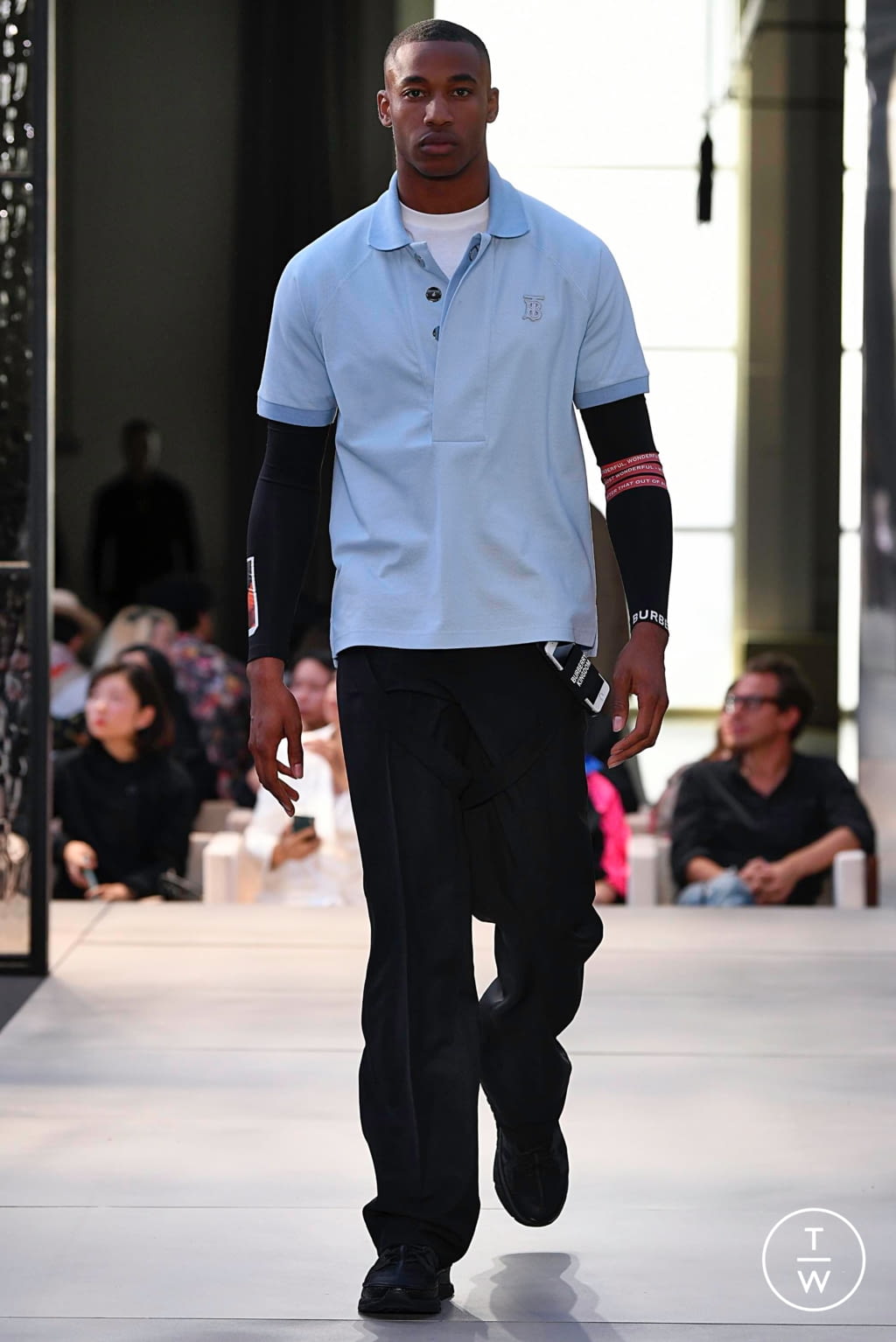 Fashion Week London Spring/Summer 2019 look 115 from the Burberry collection 男装