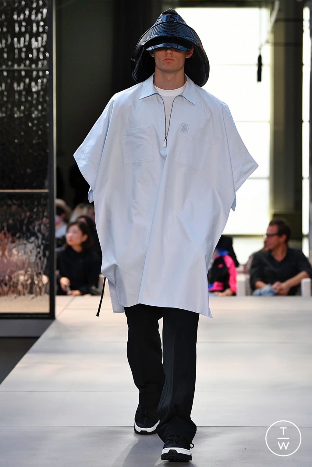 Fashion Week London Spring/Summer 2019 look 116 from the Burberry collection 男装