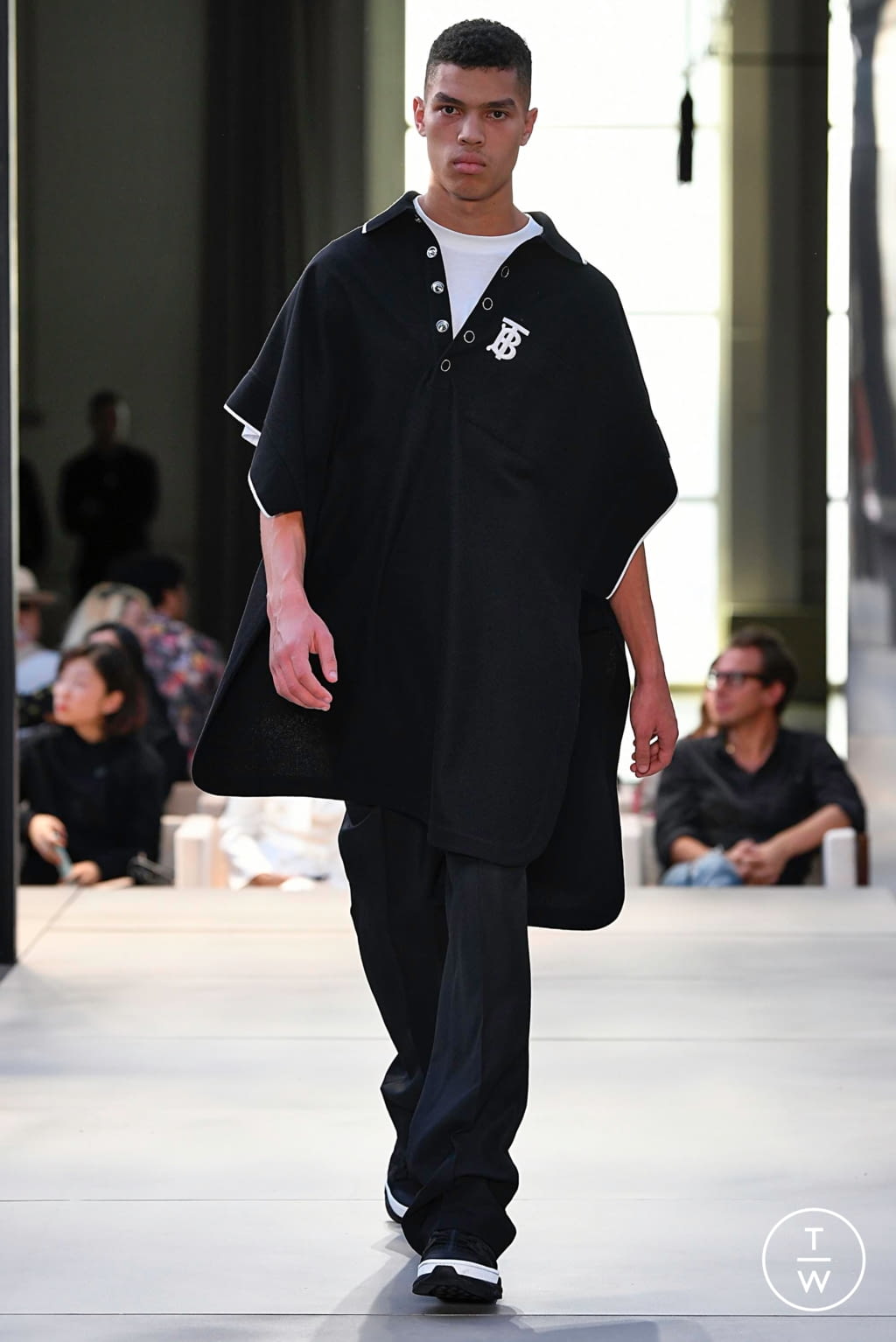 Fashion Week London Spring/Summer 2019 look 117 from the Burberry collection 男装