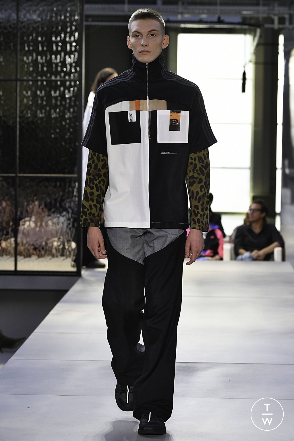 Fashion Week London Spring/Summer 2019 look 121 from the Burberry collection 男装